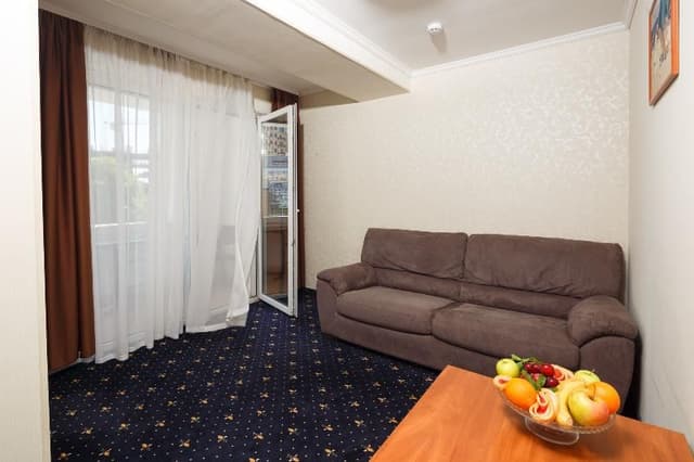 JUNIOR SUITE CAPACITY 2