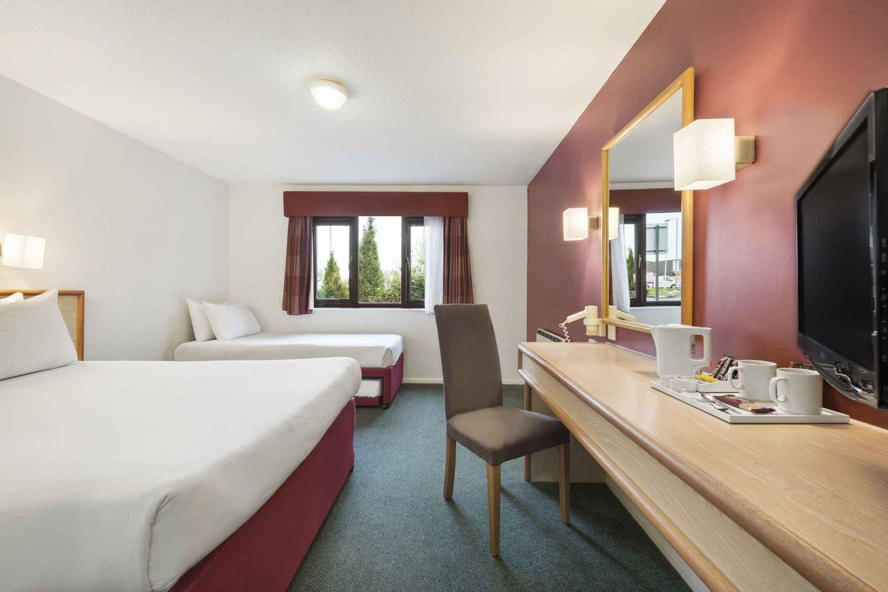 DAYS INN SEDGEMOOR M5