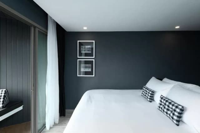 Ozone Hall Twin Bed with Balcony