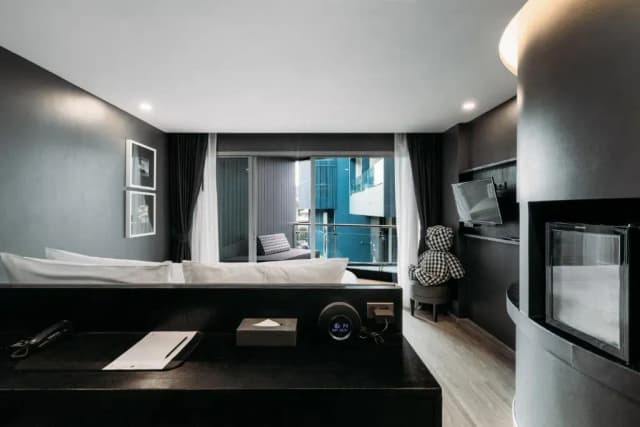 Ozone Hall Twin Bed with Balcony