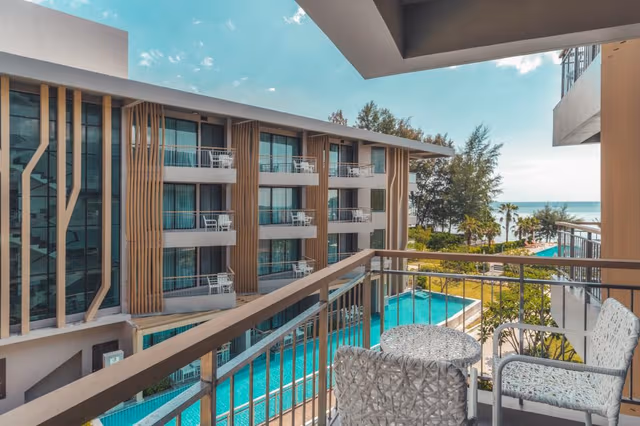 Deluxe Pool View