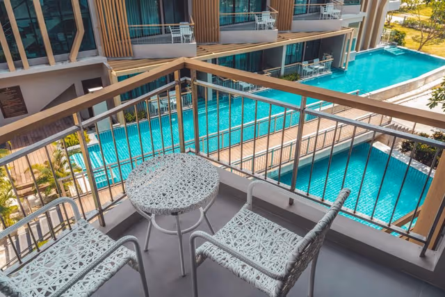 Deluxe Pool View