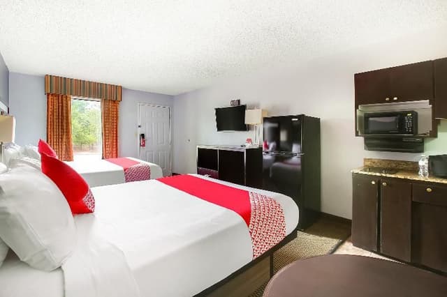 Room TWO QUEEN BEDS