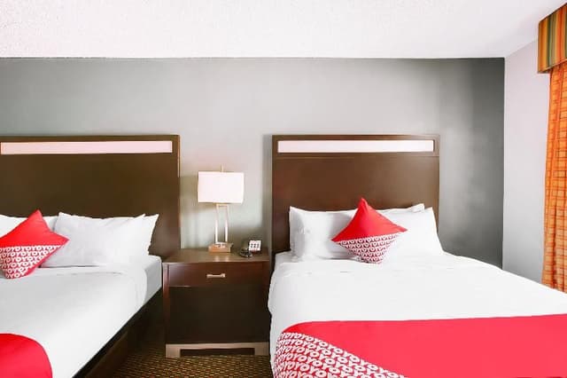 Room TWO QUEEN BEDS