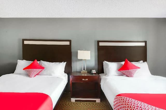 Room TWO QUEEN BEDS