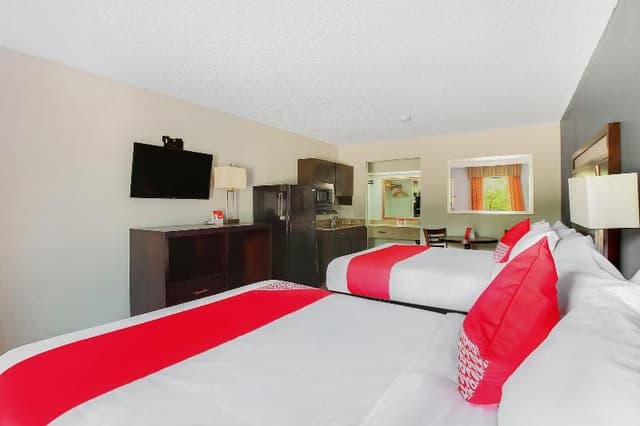 Room TWO QUEEN BEDS