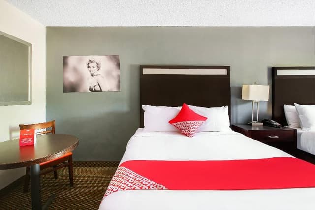 Room TWO QUEEN BEDS