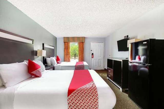 Room TWO QUEEN BEDS