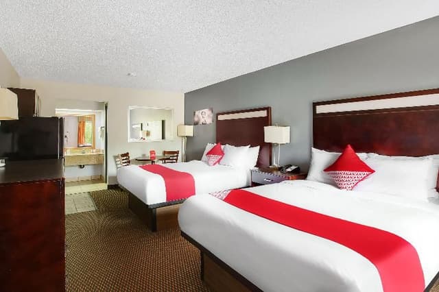 Room TWO QUEEN BEDS