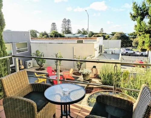 Apartment with Garden View