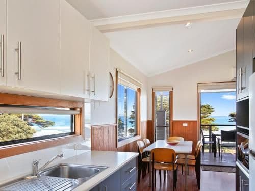 Two-Bedroom Cabin with Spa Bath and Ocean View (6 Guests)