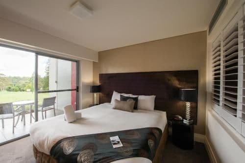 Executive Queen Spa with View