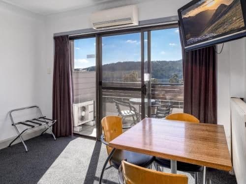 Lakeview King Single Room