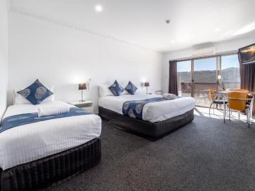 Lakeview King Single Room