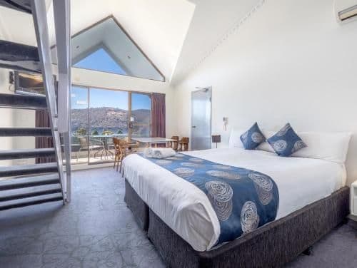 Lakeview Quad Room