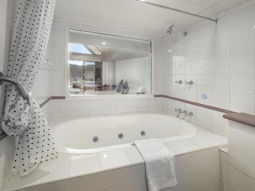 Lakeview Quad Room