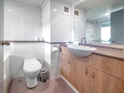 Lakeview Quad Room