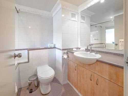 Lakeview Quad Room