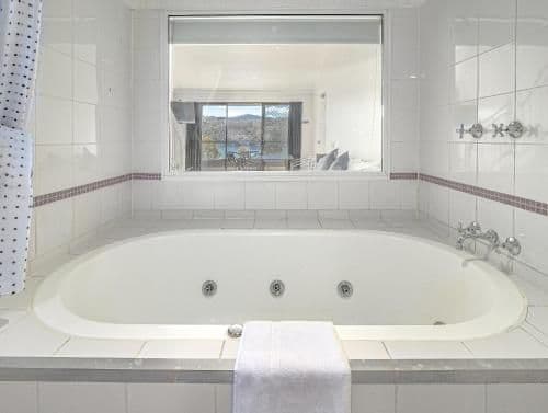 Lakeview Quad Room