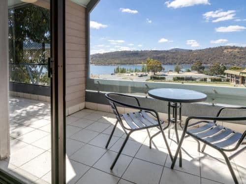 Lakeview Apartment