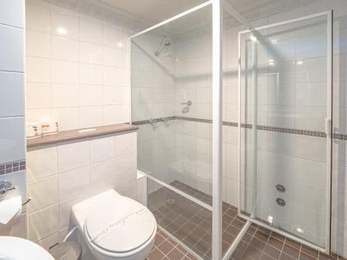 Lakeview Apartment
