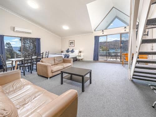 Lakeview Apartment