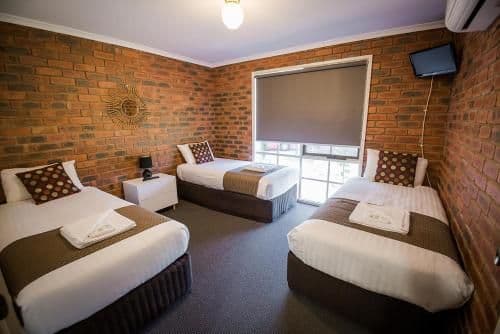 Family Room (2 Adults + 3 Children)