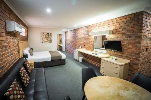 Family Room (2 Adults + 3 Children)