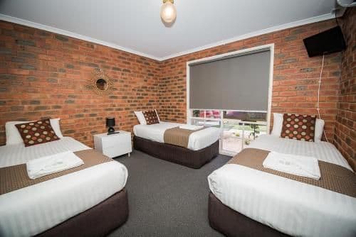 Family Room (2 Adults + 3 Children)