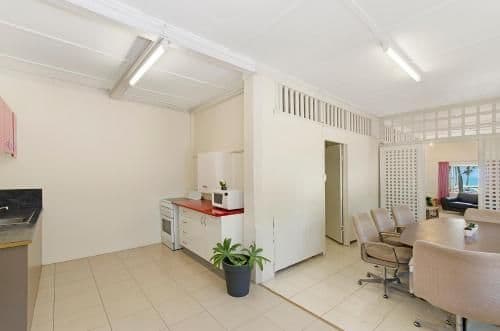 Budget Two-Bedroom Apartment - Beachfront