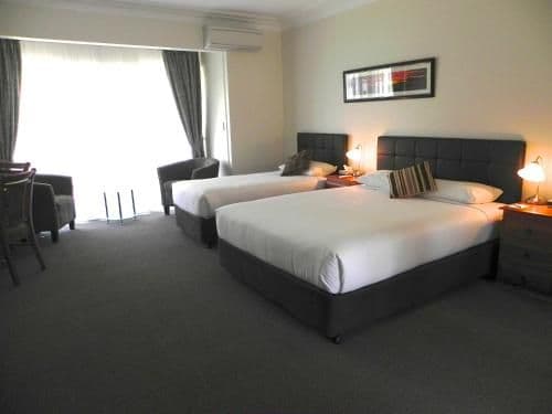Deluxe Twin Suite