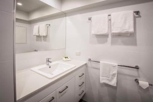 Deluxe Two-Bedroom Apartment with Ocean View (Level 4-6)