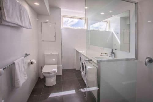 Deluxe Two-Bedroom Apartment with Ocean View (Level 4-6)