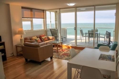 Deluxe Two-Bedroom Apartment with Ocean View (Level 4-6)