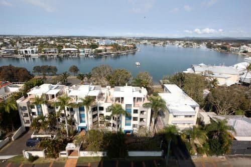 Deluxe Two-Bedroom Apartment with Ocean View (Level 4-6)