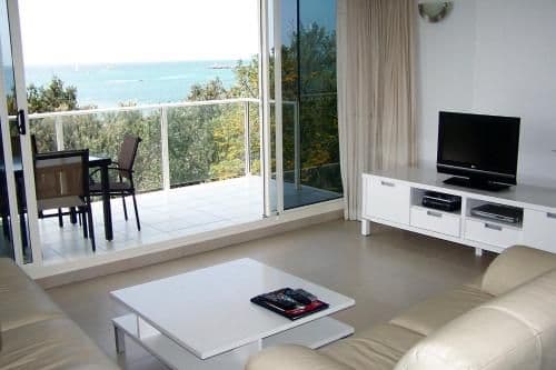 Deluxe Two-Bedroom Apartment with Ocean View (Level 4-6)