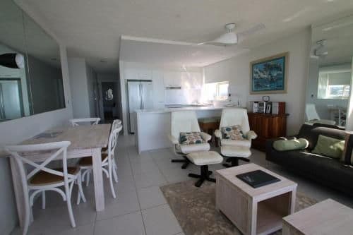 Deluxe Two-Bedroom Apartment with Ocean View (Level 4-6)