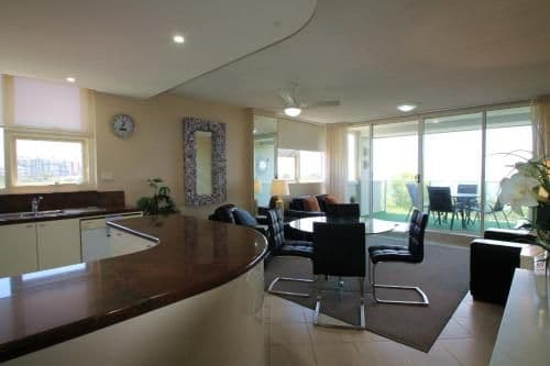 Deluxe Two-Bedroom Apartment with Ocean View (Level 4-6)
