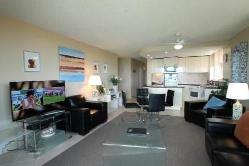 Deluxe Two-Bedroom Apartment with Ocean View (Level 4-6)