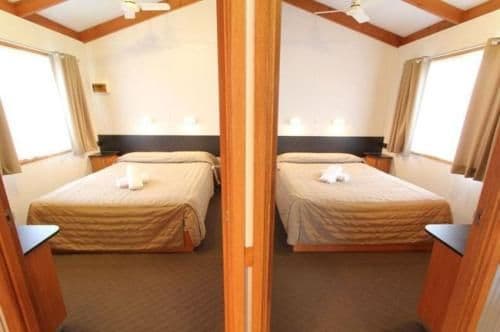 Two-Bedroom Cabin with Spa Bath