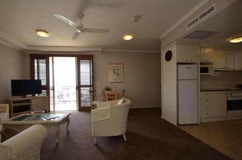 Deluxe One-Bedroom Apartment