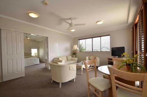 Deluxe One-Bedroom Apartment
