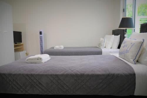 Deluxe Twin Room with Shared Bathroom