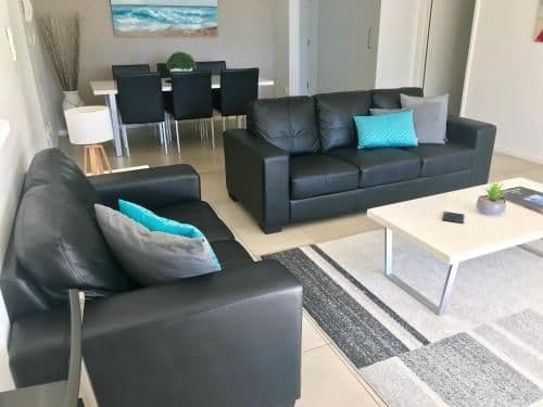 Two-Bedroom Apartment with Air-Conditioning and Ocean View