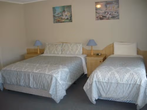 Queen or Twin Suite with Spa Bath