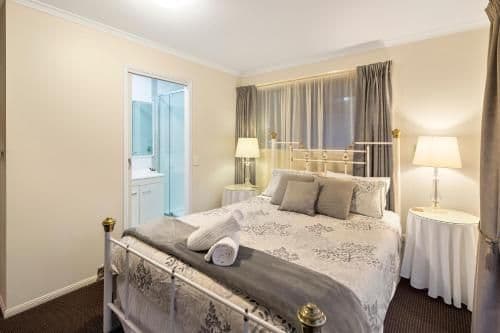Queen Room - Jonathan