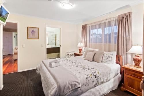 Sundowner Queen Room