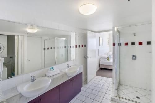 Catalina II, 2 Bedroom Ocean View Apartment with Air Conditioning