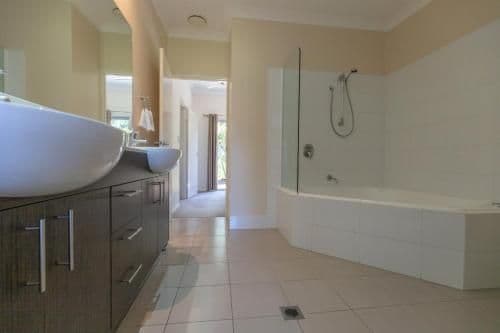 Family Bungalow with Spa Bath