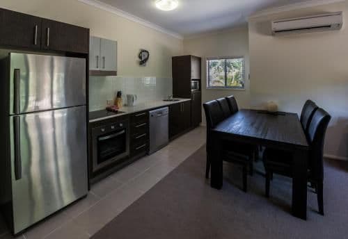 One-Bedroom Bungalow with Spa Bath